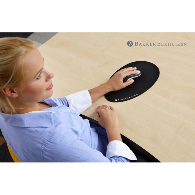 Ergonomic Accessory - women using the egg ergo mouse pad with her left hand, set up on a office desk.
