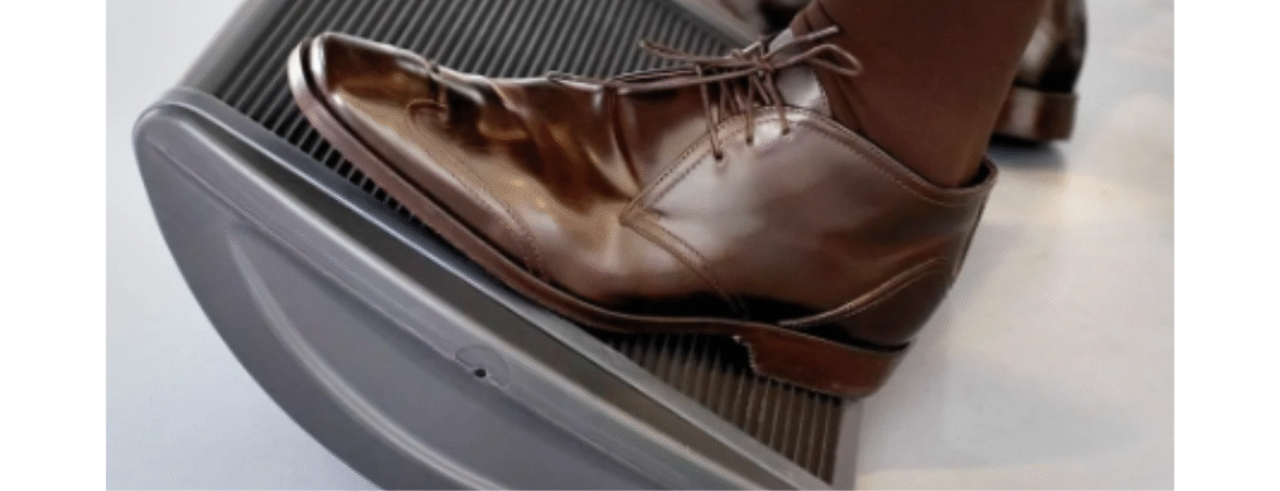 man with his foot on the HÅG quickstep footrest